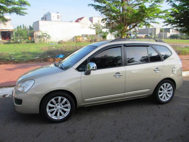 Kia Carens 2011 sử dụng các động cơ 1.6L và 2.0L