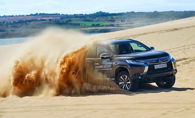 Người Việt Nam mua SUV để...đi phố nên dù động cơ, hệ dẫn động 2 cầu của Pajero Sport có tốt thế nào cũng chẳng ăn thua.