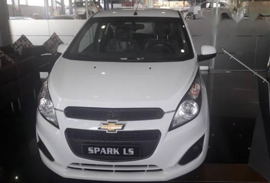 Chevrolet Spark LS mới đời 2017 đang được một số đại lý Chevrolet bán với giá chỉ còn 269 triệu đồng.