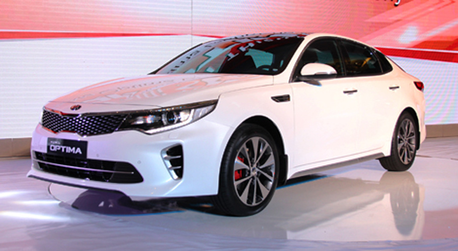 Giá mẫu xe sedan hạng D Kia Optima 2.0 AT sản xuất năm 2016 tại đại lý giờ chỉ còn 719 triệu đồng.