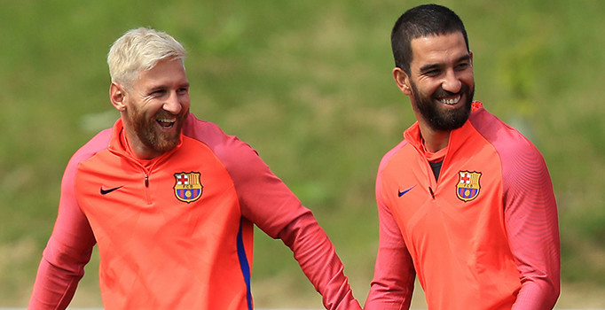 arda turan, turan, cựu sao barca, án tù, cầu thủ lĩnh án tù