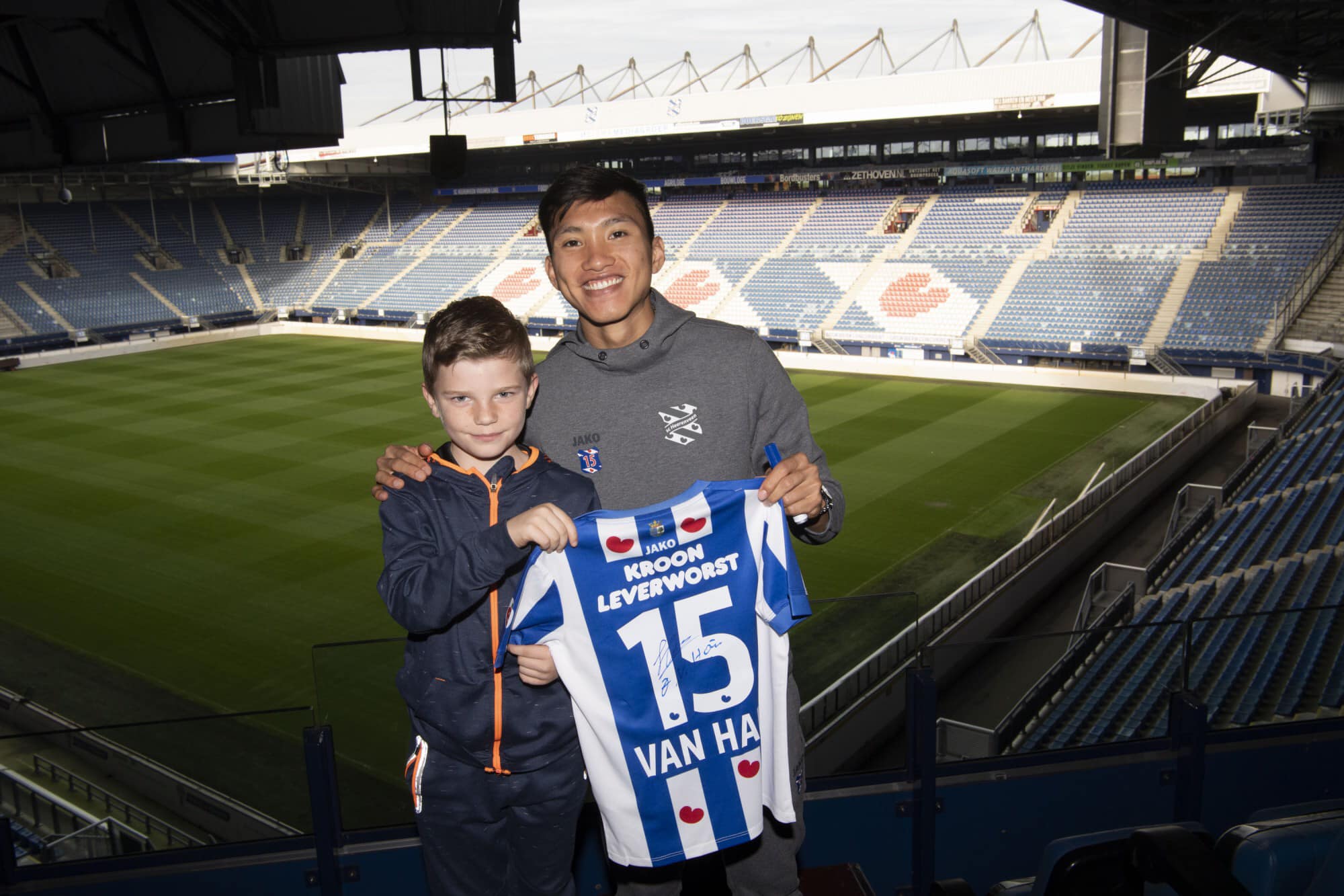 Heerenveen vs groningen, đoàn văn hậu, cđv hà lan, giải vđqg hà lan, Johnny jansen