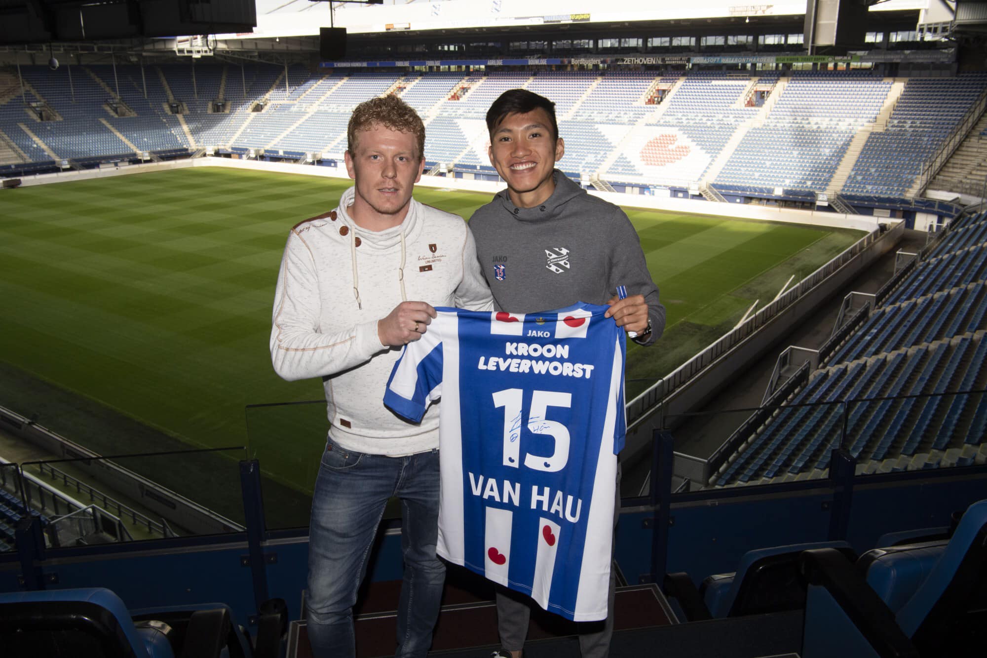 Heerenveen vs groningen, đoàn văn hậu, cđv hà lan, giải vđqg hà lan, Johnny jansen