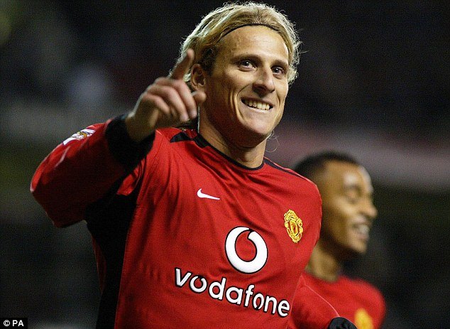 diego forlan, forlan sang indonesia, tin tuc MU, tin tuc Man Utd, Forlan, vua pha luoi World Cup, qua bong vang World Cup